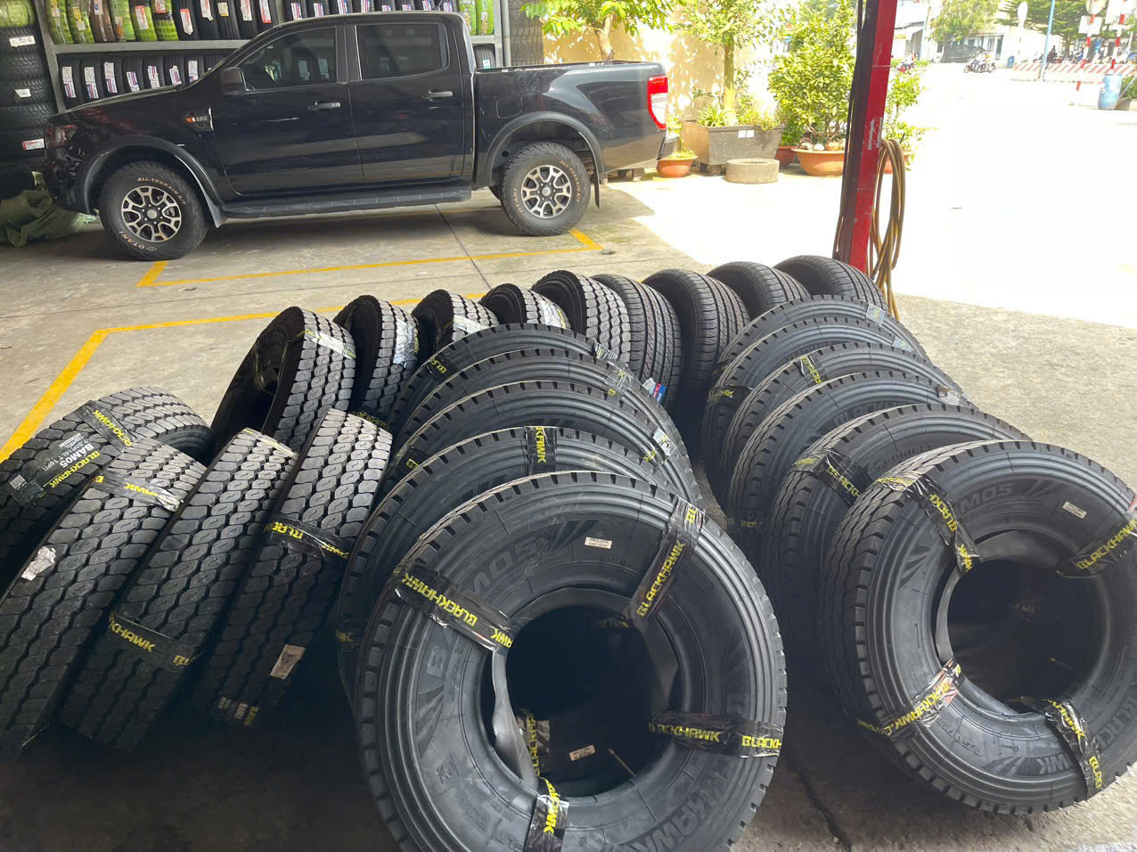 ĐẠI LÝ UY TÍN CUNG CẤP LỐP XE BEN - CONTAINER - LỐP MỚI TẠI - ĐỒNG THÁP